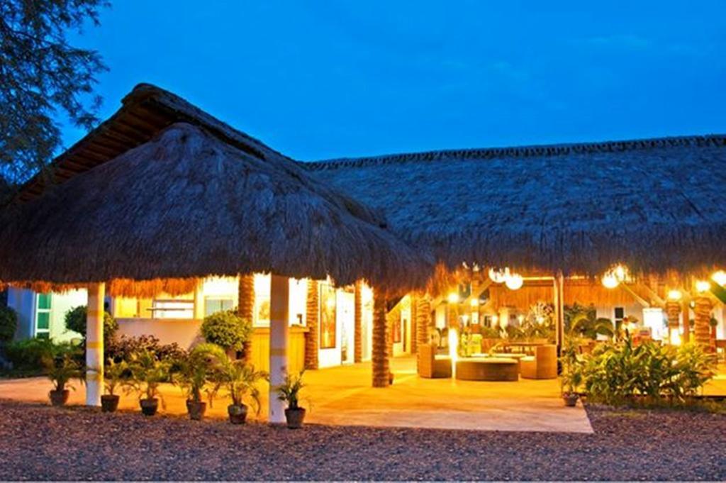 Natures Garden Park Resort And Spa Lapu-Lapu City Exterior foto